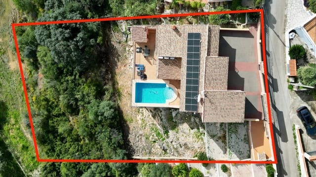 5 soveværelse Villa til salg i Orba med swimmingpool garage - € 499.000 (Ref: 9558261)