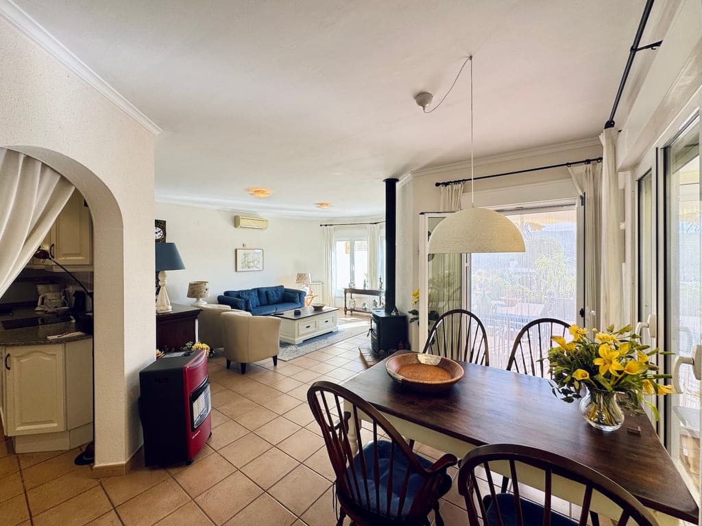 3 soverom Villa til salgs i Gata de Gorgos med svømmebasseng garasje - € 240 000 (Ref: 9559865)