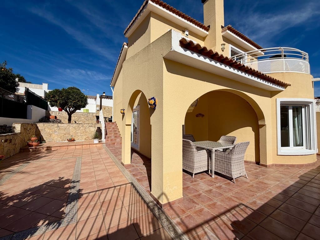 3 slaapkamer Villa te koop in Gata de Gorgos met zwembad garage - € 239.500 (Ref: 9622221)