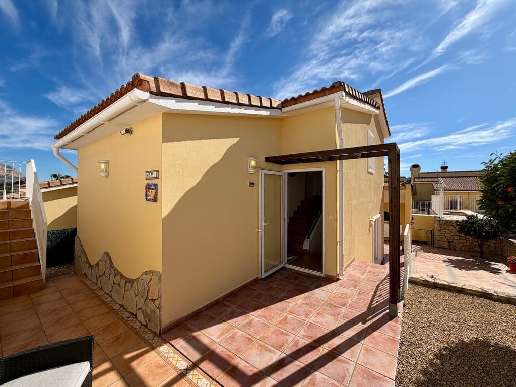 3 slaapkamer Villa te koop in Gata de Gorgos met zwembad garage - € 239.500 (Ref: 9622221)