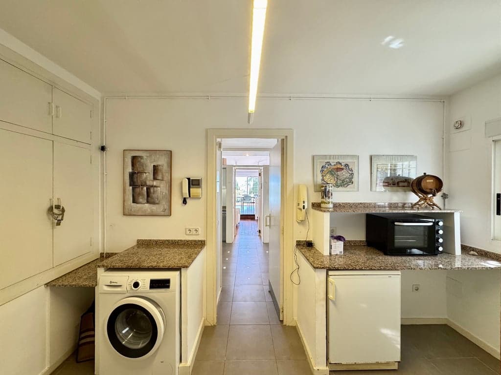 4 bedroom Villa for sale in Pedreguer with garage - € 799,000 (Ref: 9832006)