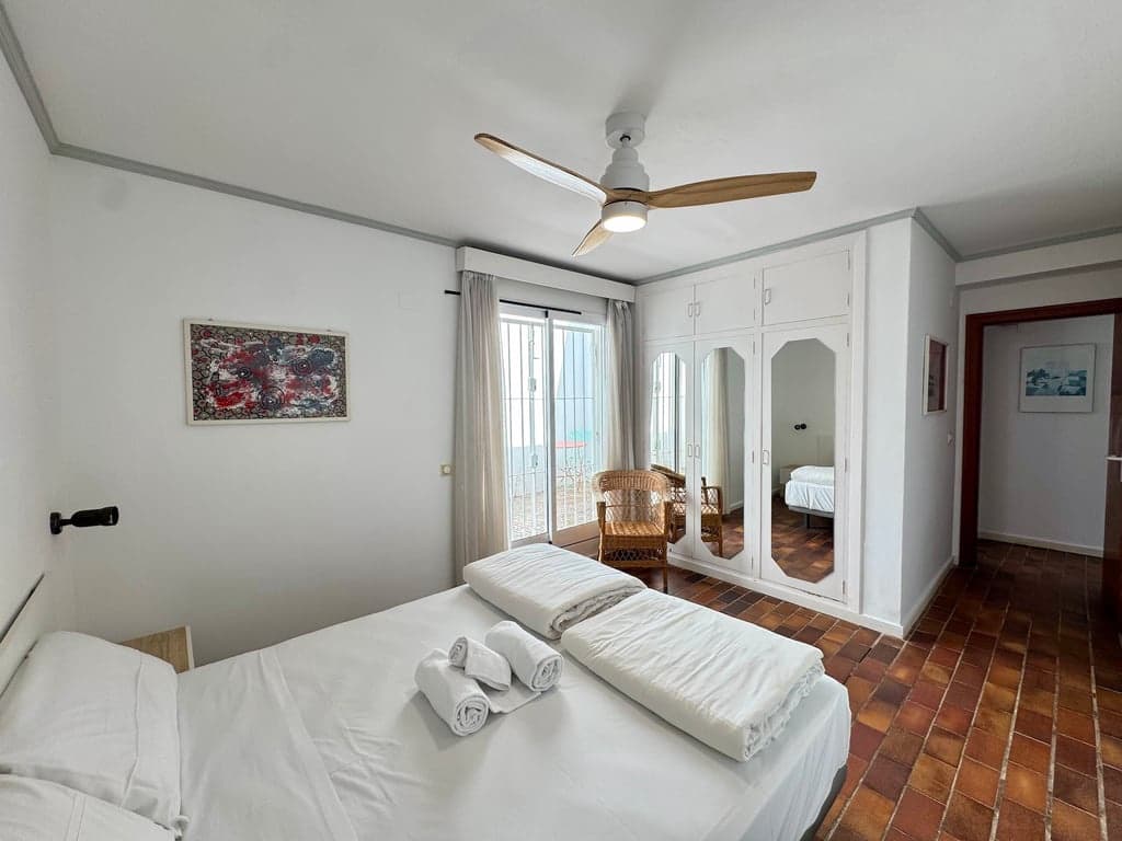 4 bedroom Villa for sale in Pedreguer with garage - € 799,000 (Ref: 9832006)