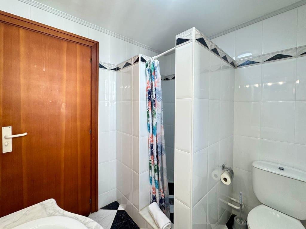 4 bedroom Villa for sale in Pedreguer with garage - € 799,000 (Ref: 9832006)
