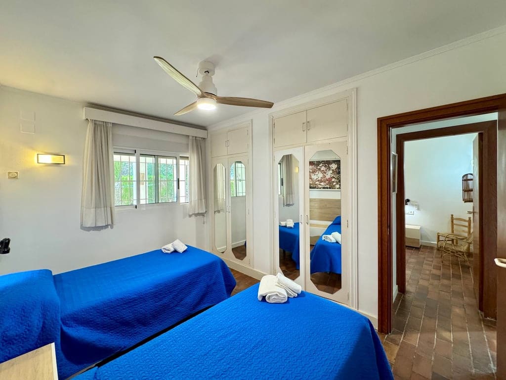 4 bedroom Villa for sale in Pedreguer with garage - € 799,000 (Ref: 9832006)