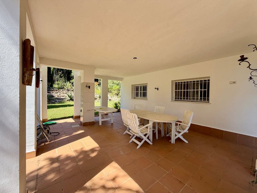 4 bedroom Villa for sale in Pedreguer with garage - € 799,000 (Ref: 9832006)