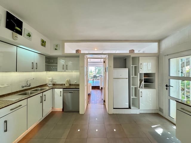 4 soveværelse Villa til salg i Pedreguer med garage - € 799.000 (Ref: 9832006)