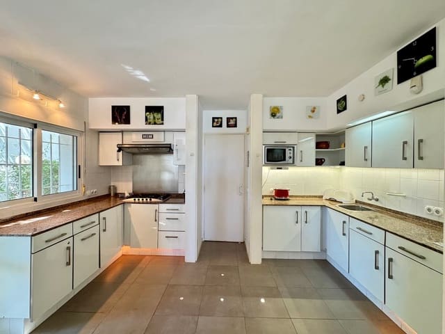 4 soveværelse Villa til salg i Pedreguer med garage - € 799.000 (Ref: 9832006)