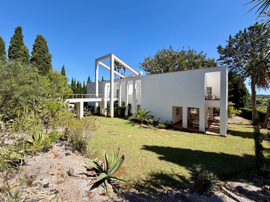 4 bedroom Villa for sale in Pedreguer with garage - € 799,000 (Ref: 9832006)