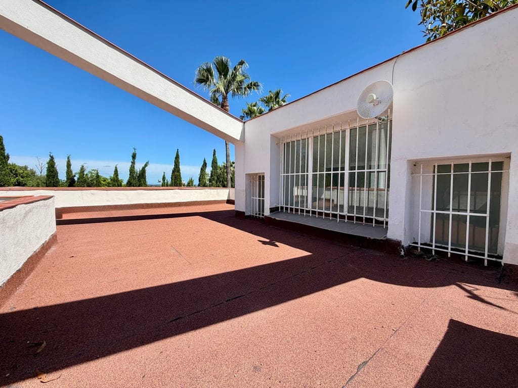 4 bedroom Villa for sale in Pedreguer with garage - € 799,000 (Ref: 9832006)