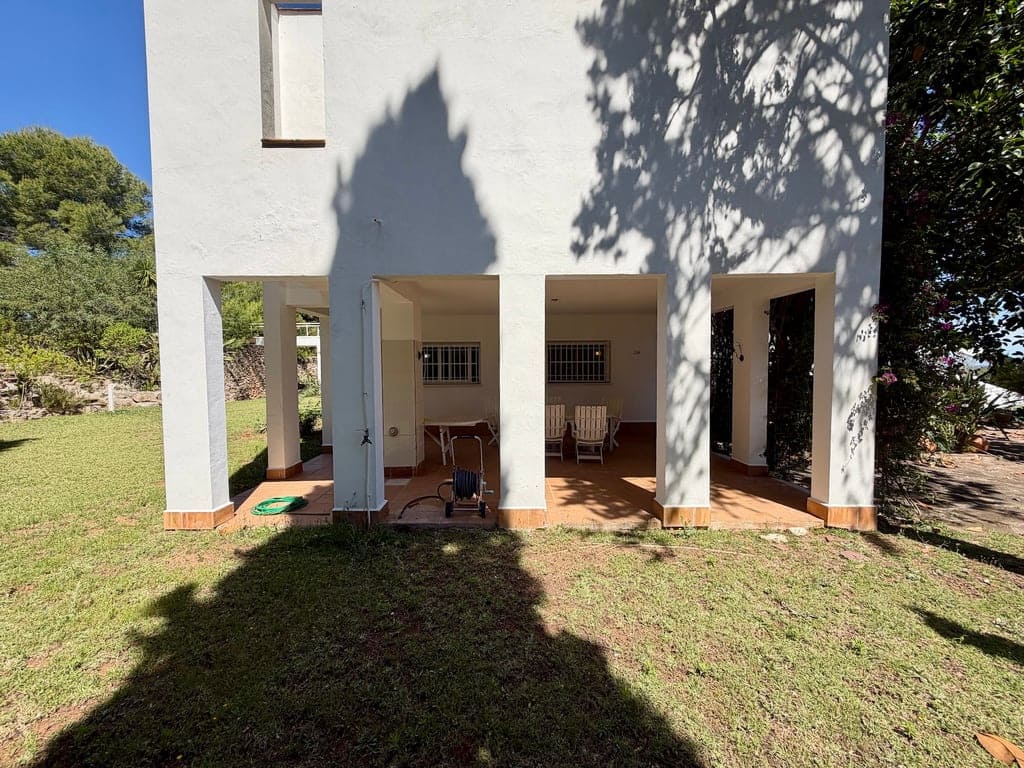4 bedroom Villa for sale in Pedreguer with garage - € 799,000 (Ref: 9832006)