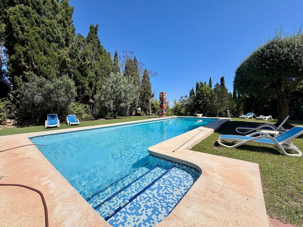 4 bedroom Villa for sale in Pedreguer with garage - € 799,000 (Ref: 9832006)