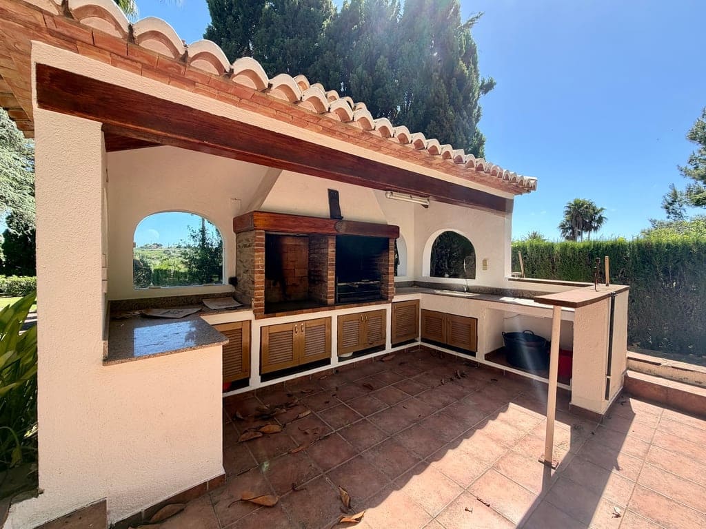 4 bedroom Villa for sale in Pedreguer with garage - € 799,000 (Ref: 9832006)