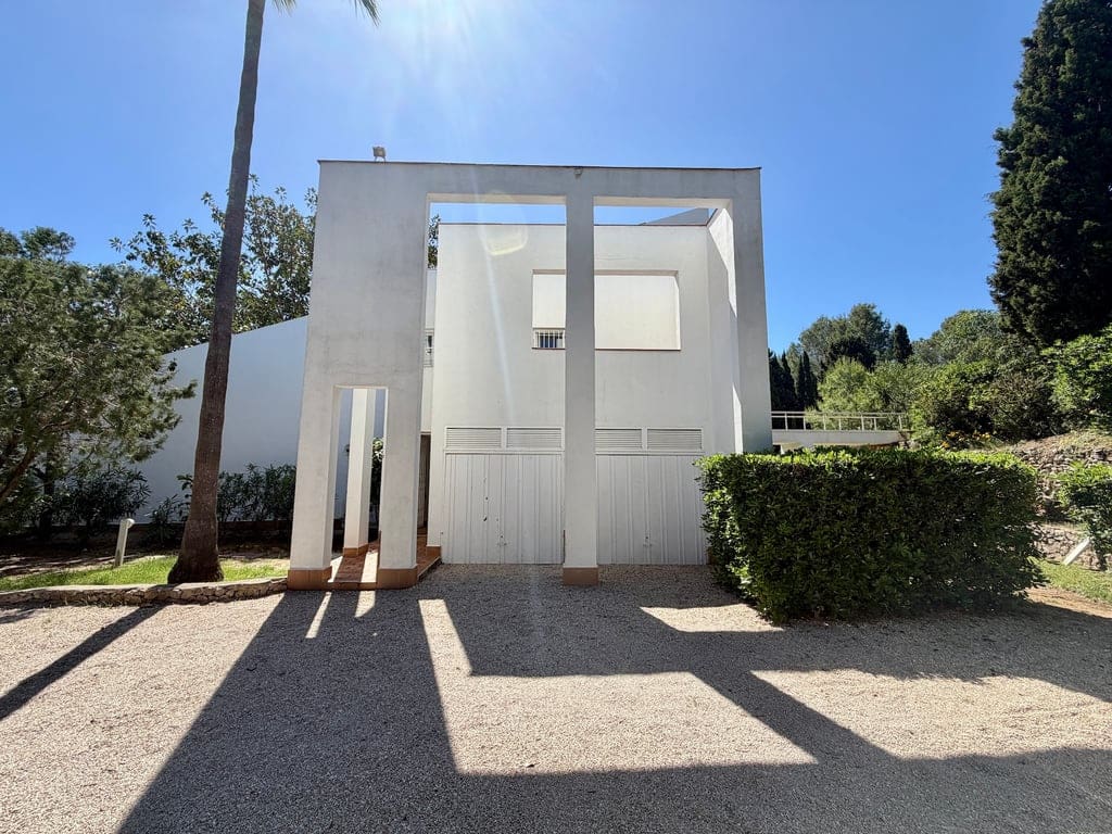 4 bedroom Villa for sale in Pedreguer with garage - € 799,000 (Ref: 9832006)