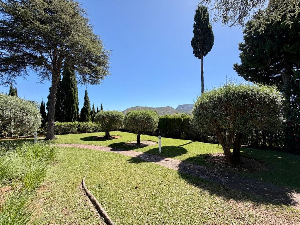 4 bedroom Villa for sale in Pedreguer with garage - € 799,000 (Ref: 9832006)