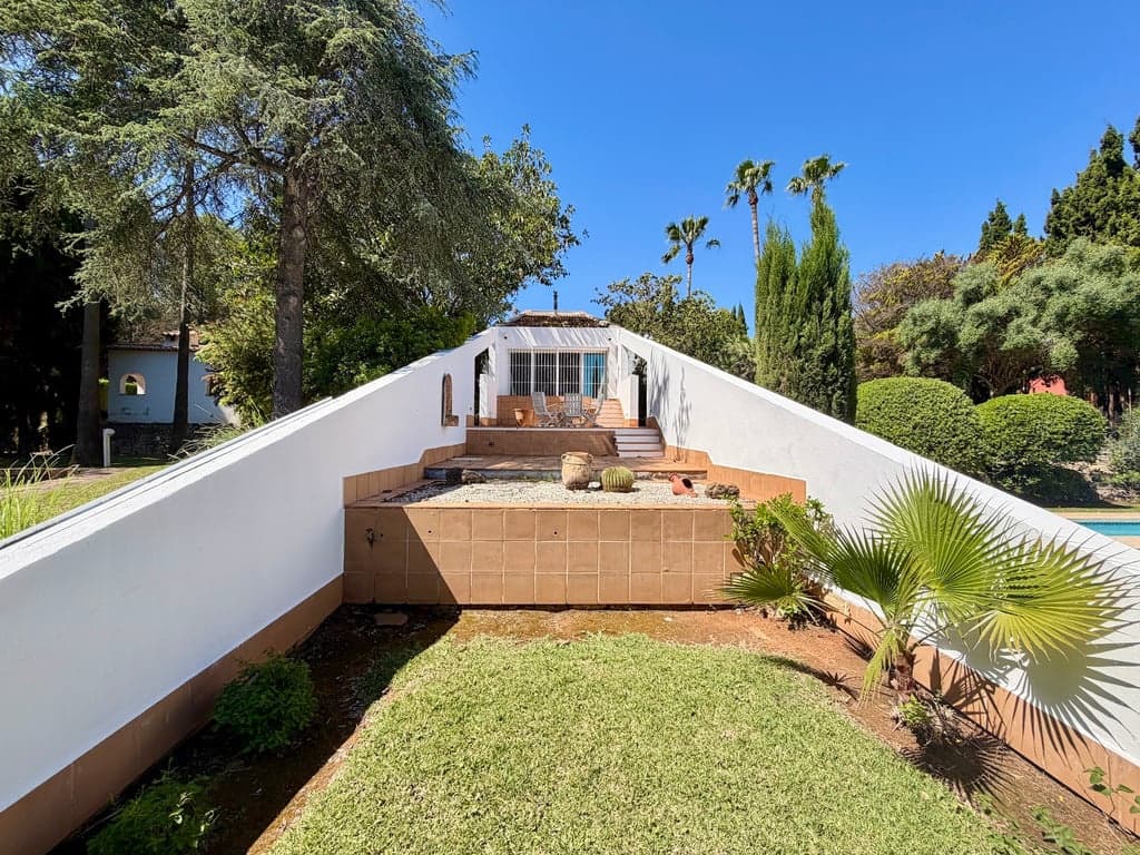 4 bedroom Villa for sale in Pedreguer with garage - € 799,000 (Ref: 9832006)