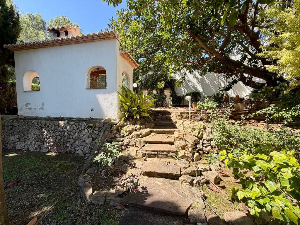 4 bedroom Villa for sale in Pedreguer with garage - € 799,000 (Ref: 9832006)