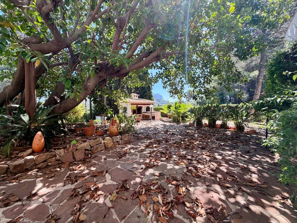 4 bedroom Villa for sale in Pedreguer with garage - € 799,000 (Ref: 9832006)