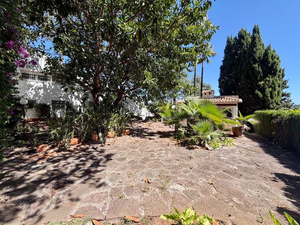 4 bedroom Villa for sale in Pedreguer with garage - € 799,000 (Ref: 9832006)