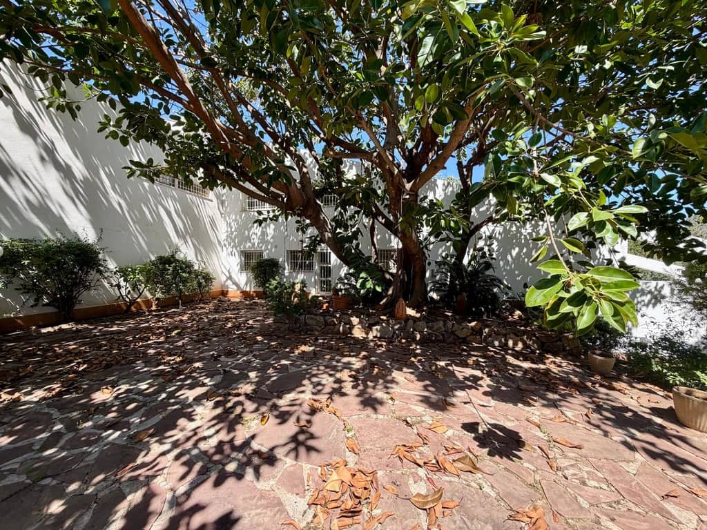 4 bedroom Villa for sale in Pedreguer with garage - € 799,000 (Ref: 9832006)