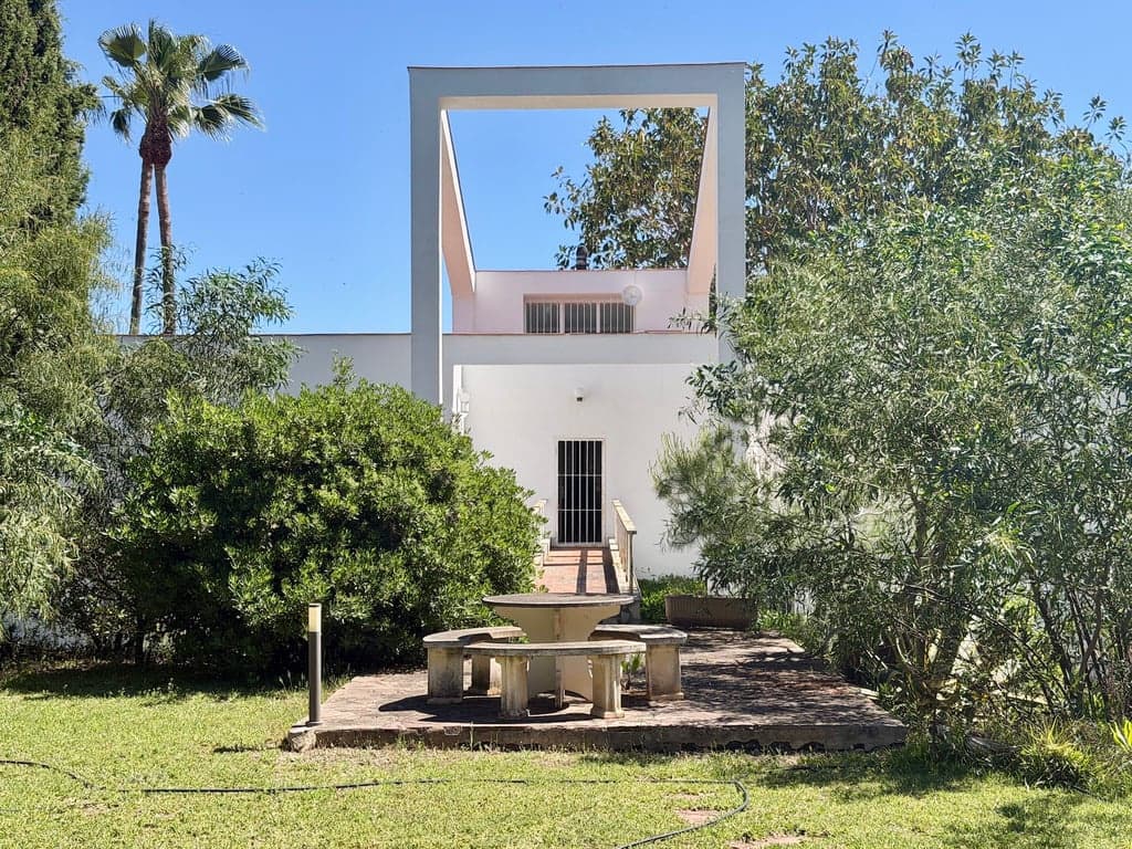 4 bedroom Villa for sale in Pedreguer with garage - € 799,000 (Ref: 9832006)