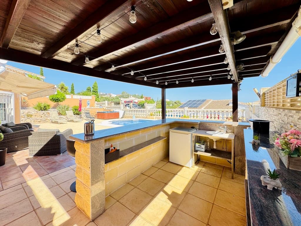 3 bedroom Villa for sale in Gata de Gorgos with pool garage - € 490,000 (Ref: 9861018)