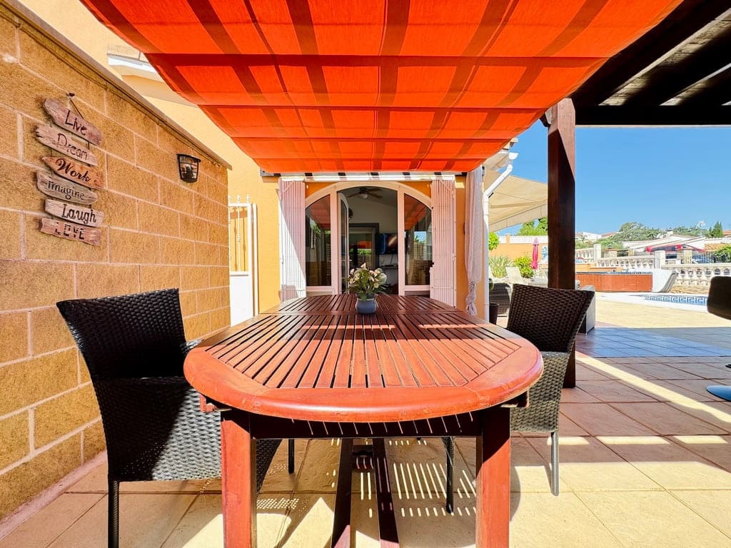 3 bedroom Villa for sale in Gata de Gorgos with pool garage - € 490,000 (Ref: 9861018)