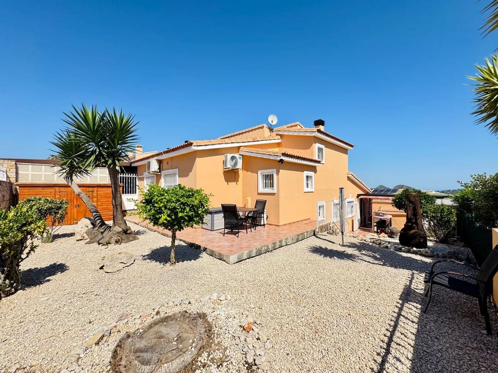 3 bedroom Villa for sale in Gata de Gorgos with pool garage - € 490,000 (Ref: 9861018)