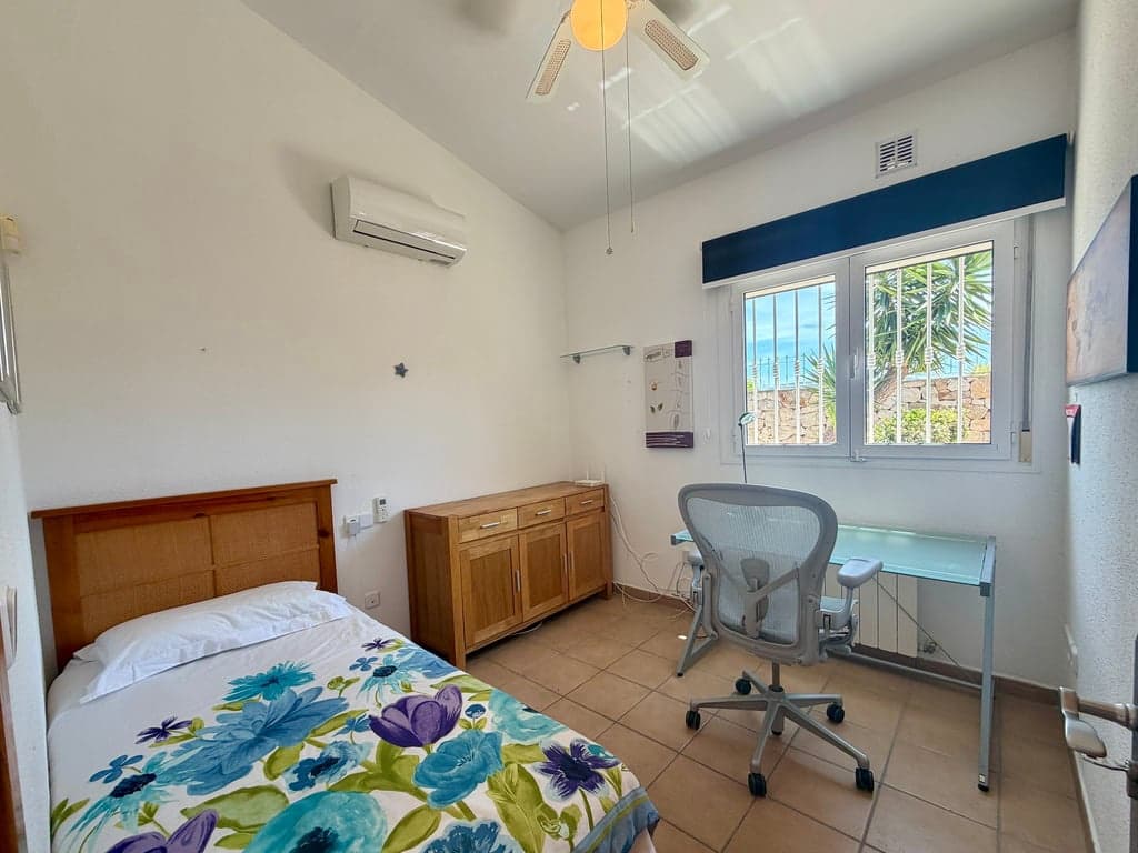3 bedroom Villa for sale in Gata de Gorgos with pool garage - € 490,000 (Ref: 9861018)