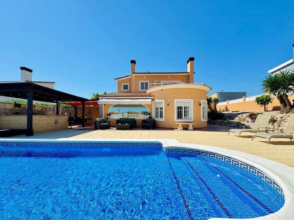 3 bedroom Villa for sale in Gata de Gorgos with pool garage - € 490,000 (Ref: 9861018)