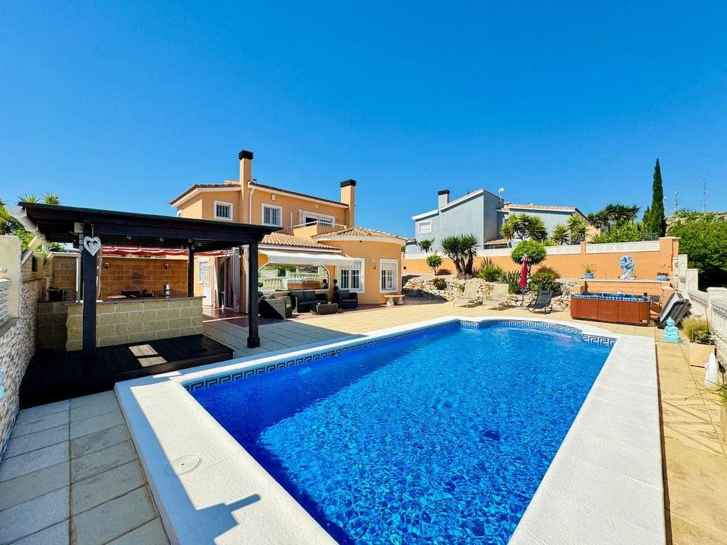 3 bedroom Villa for sale in Gata de Gorgos with pool garage - € 490,000 (Ref: 9861018)