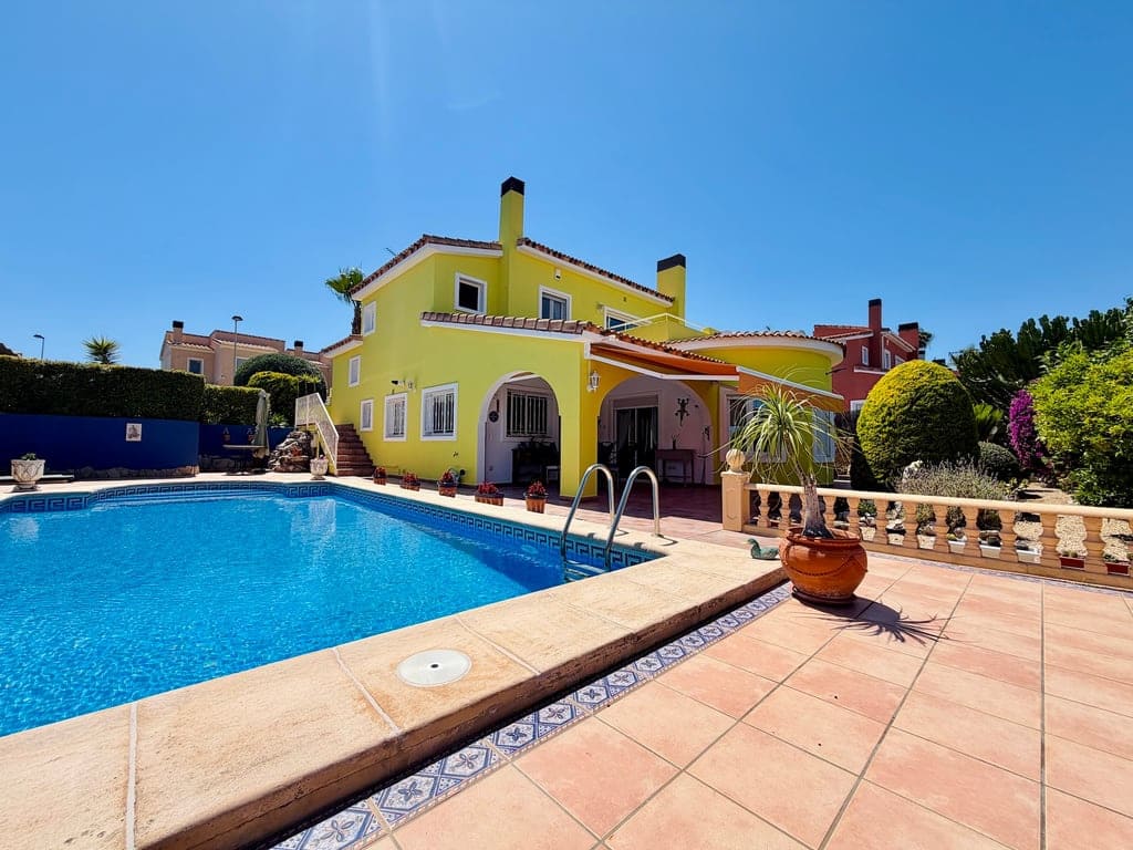 3 bedroom Villa for sale in Gata de Gorgos with pool garage - € 430,000 (Ref: 9872744)