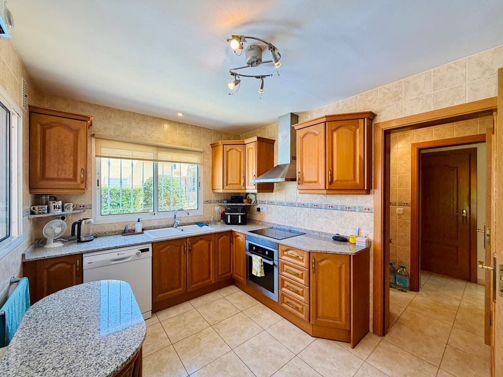 3 bedroom Villa for sale in Gata de Gorgos with pool garage - € 430,000 (Ref: 9872744)