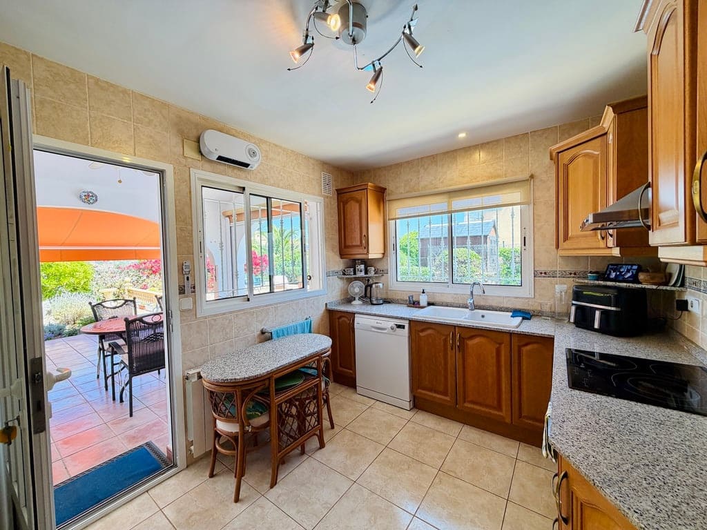 3 bedroom Villa for sale in Gata de Gorgos with pool garage - € 430,000 (Ref: 9872744)