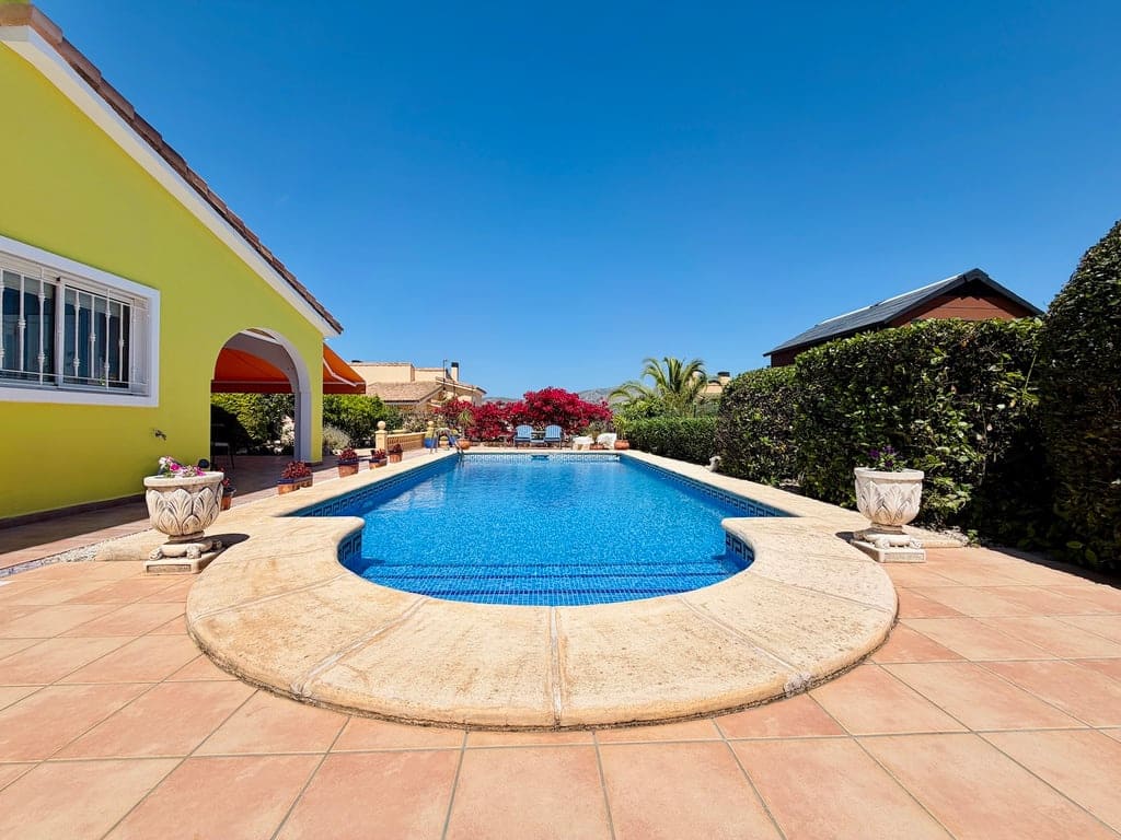 3 bedroom Villa for sale in Gata de Gorgos with pool garage - € 430,000 (Ref: 9872744)