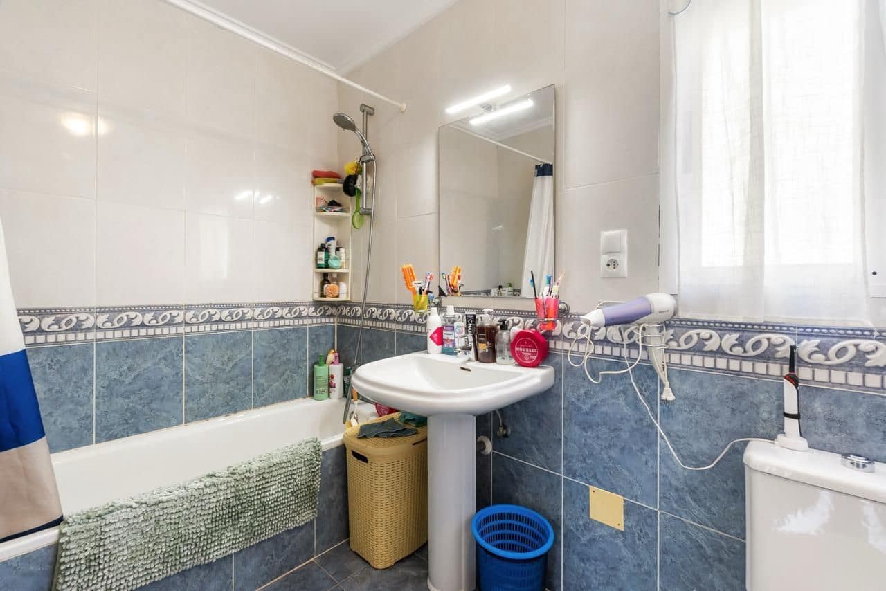 3 bedroom Villa for sale in Filipinas with pool garage - € 295,000 (Ref: 9873823)