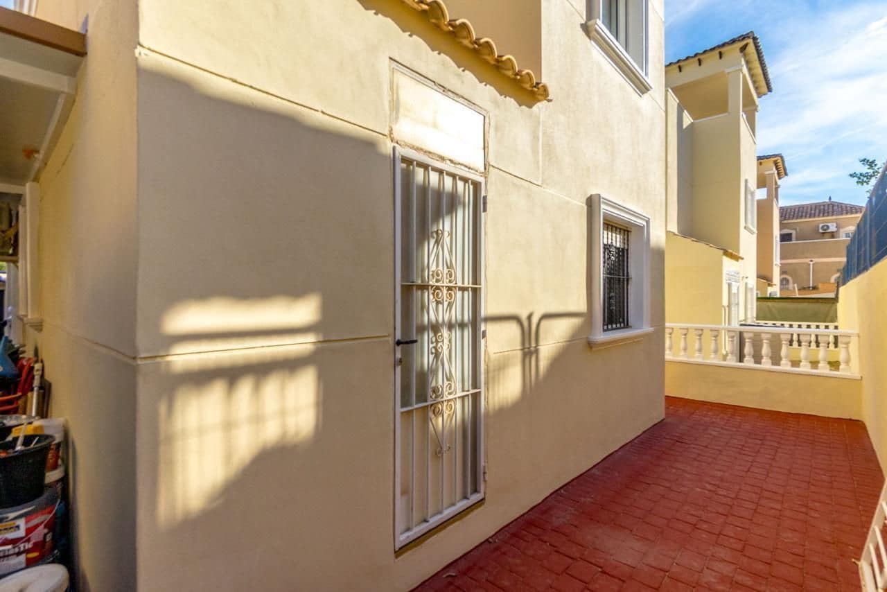 3 bedroom Villa for sale in Filipinas with pool garage - € 295,000 (Ref: 9873823)
