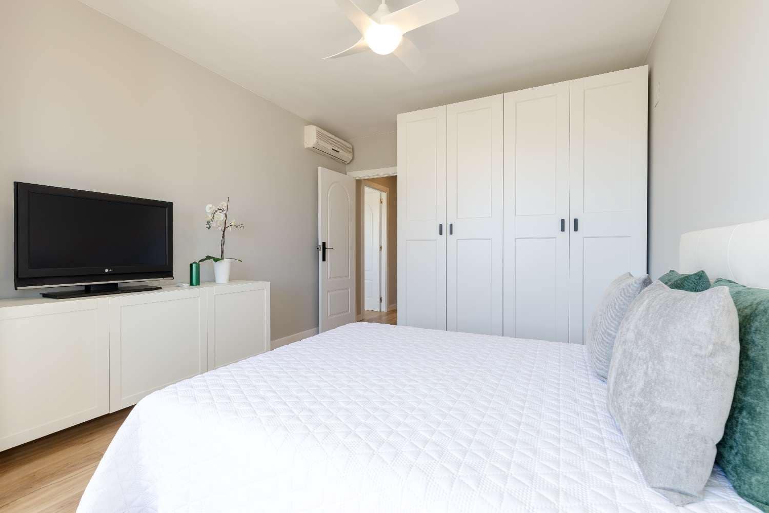 3 makuuhuone Huoneisto myytävänä paikassa Orihuela Costa mukana uima-altaan - 279 000 € (Ref: 9873827)