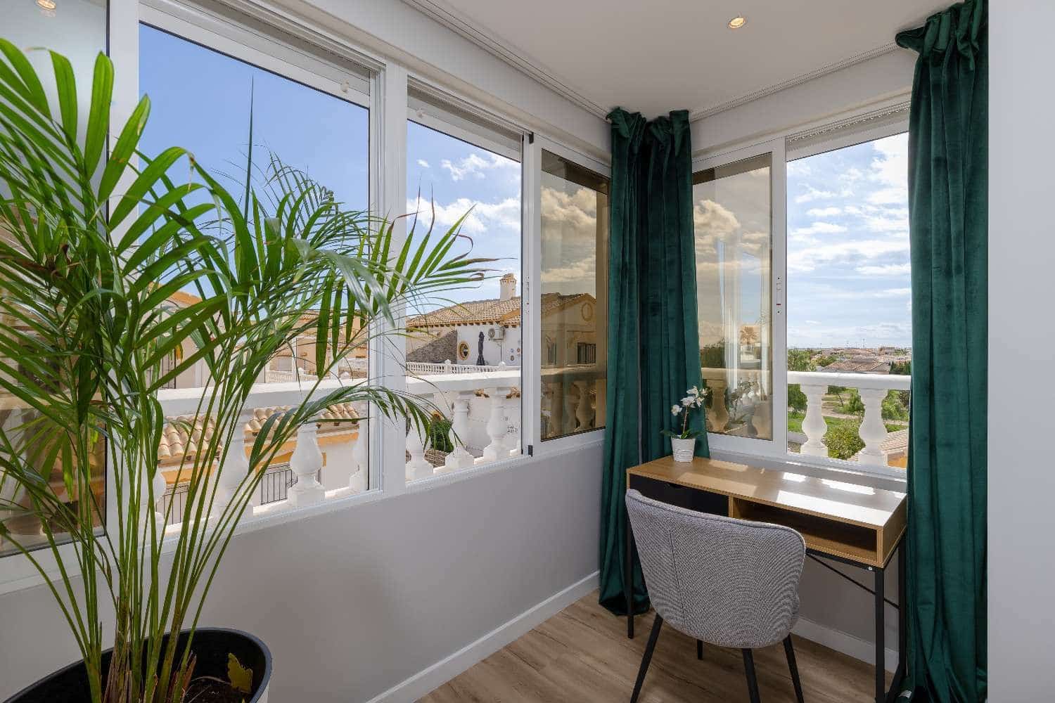 3 makuuhuone Huoneisto myytävänä paikassa Orihuela Costa mukana uima-altaan - 279 000 € (Ref: 9873827)