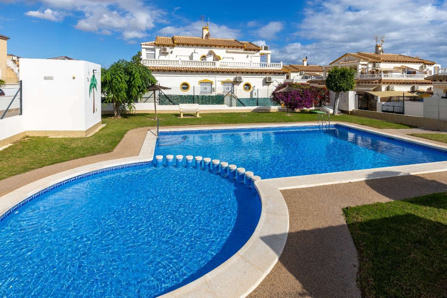3 makuuhuone Huoneisto myytävänä paikassa Orihuela Costa mukana uima-altaan - 279 000 € (Ref: 9873827)