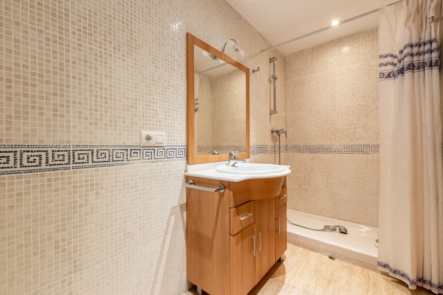 6 bedroom Terraced Villa for sale in L'Ampolla - € 289,000 (Ref: 9149715)