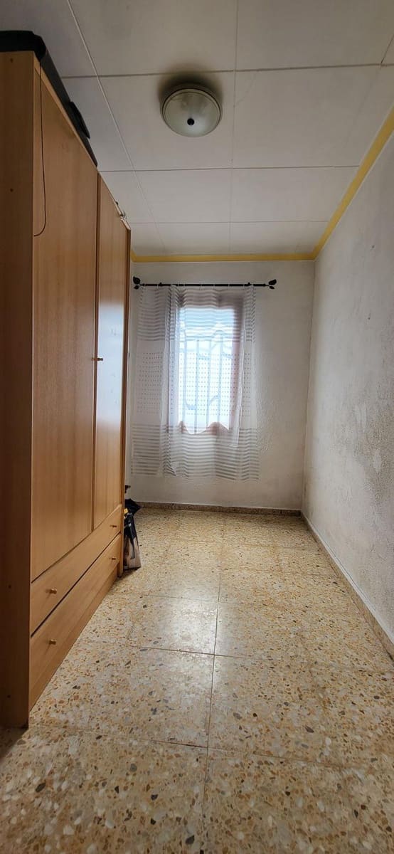 3 slaapkamer Villa te koop in Tortosa - € 93.000 (Ref: 9192810)