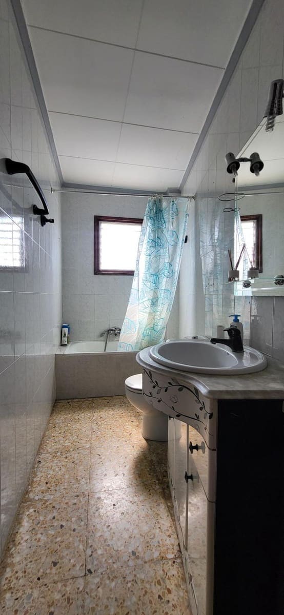 3 slaapkamer Villa te koop in Tortosa - € 93.000 (Ref: 9192810)