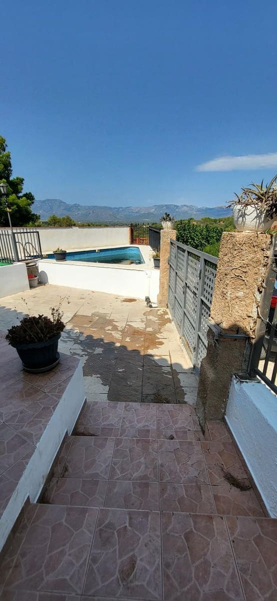 3 slaapkamer Villa te koop in Tortosa - € 93.000 (Ref: 9192810)