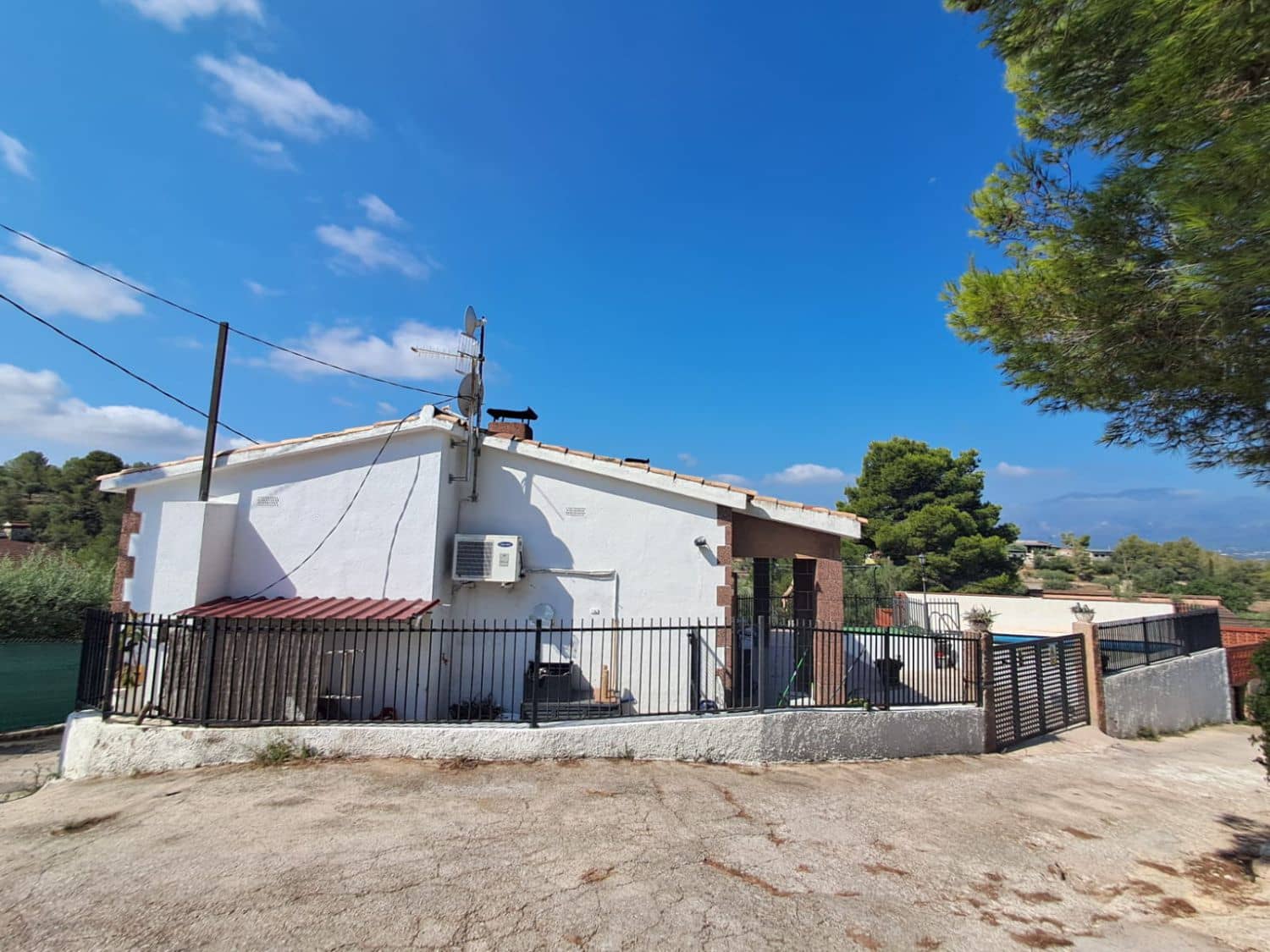 3 slaapkamer Villa te koop in Tortosa - € 93.000 (Ref: 9192810)