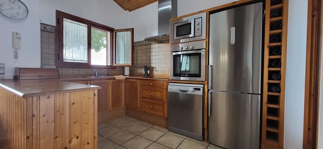 2 bedroom Villa for sale in Deltebre with garage - € 350,000 (Ref: 9335499)