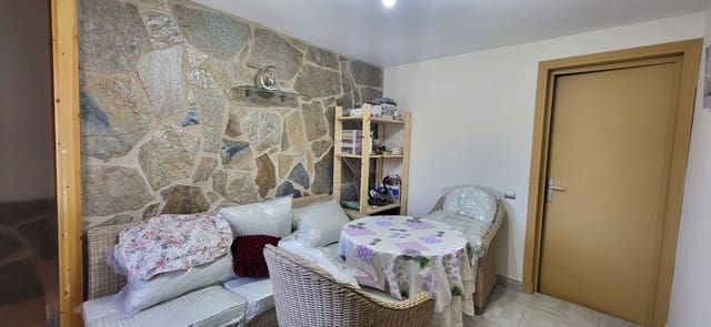 3 bedroom Townhouse for sale in Els Reguers, Tortosa - € 125,000 (Ref: 9564855)