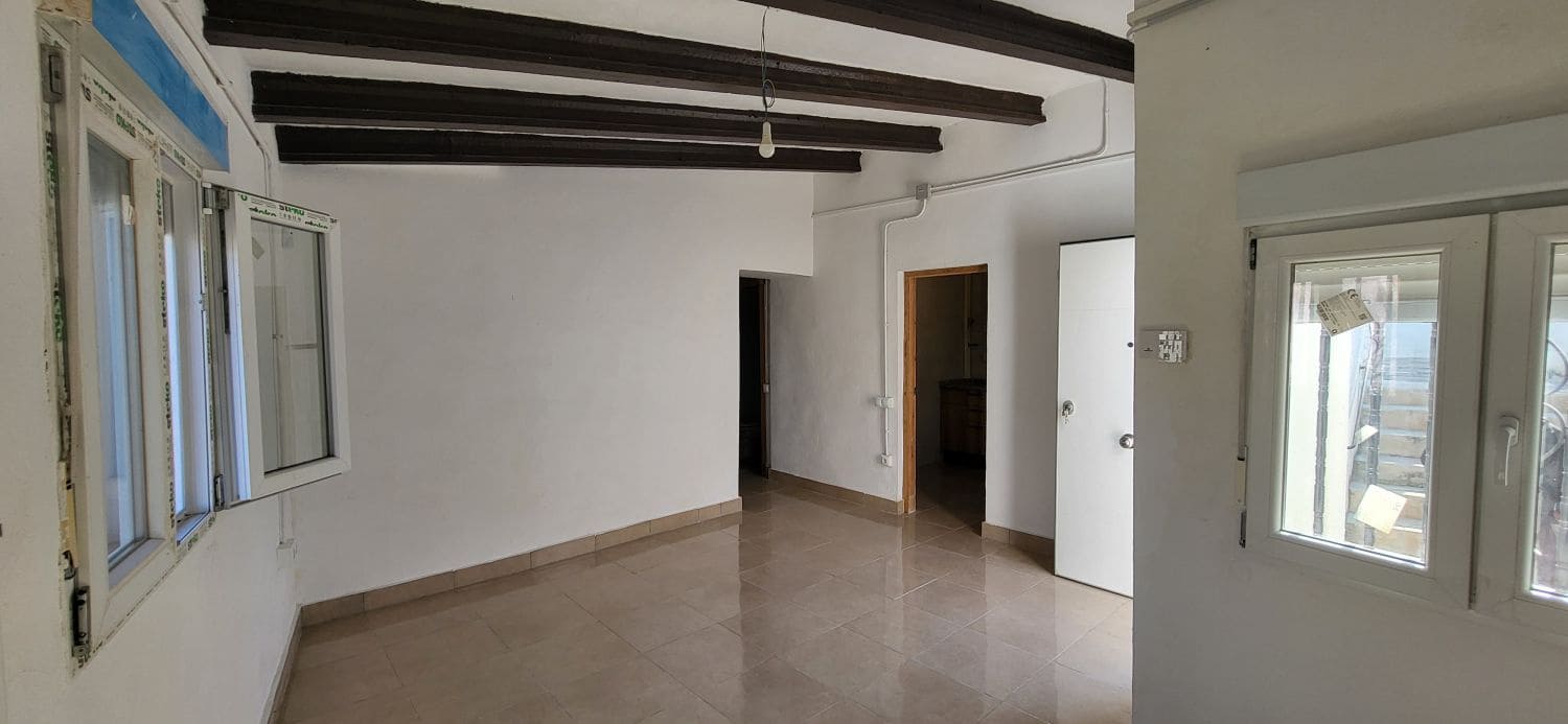 2 bedroom Townhouse for sale in Tortosa - € 90,000 (Ref: 9833572)
