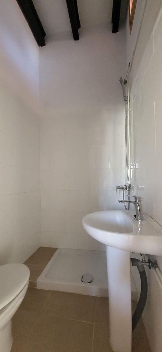 2 bedroom Townhouse for sale in Tortosa - € 90,000 (Ref: 9833572)