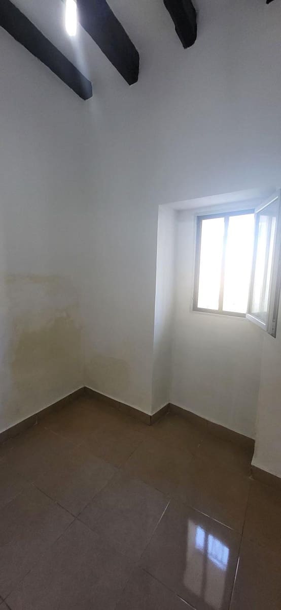 2 bedroom Townhouse for sale in Tortosa - € 90,000 (Ref: 9833572)