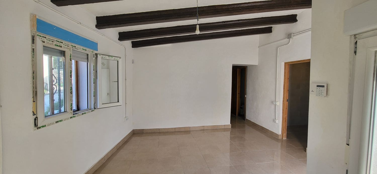 2 bedroom Townhouse for sale in Tortosa - € 90,000 (Ref: 9833572)